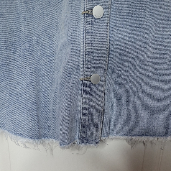 Pearl Studded Denim Shirt/Jacket. Sz M. NWT - Picture 4 of 6